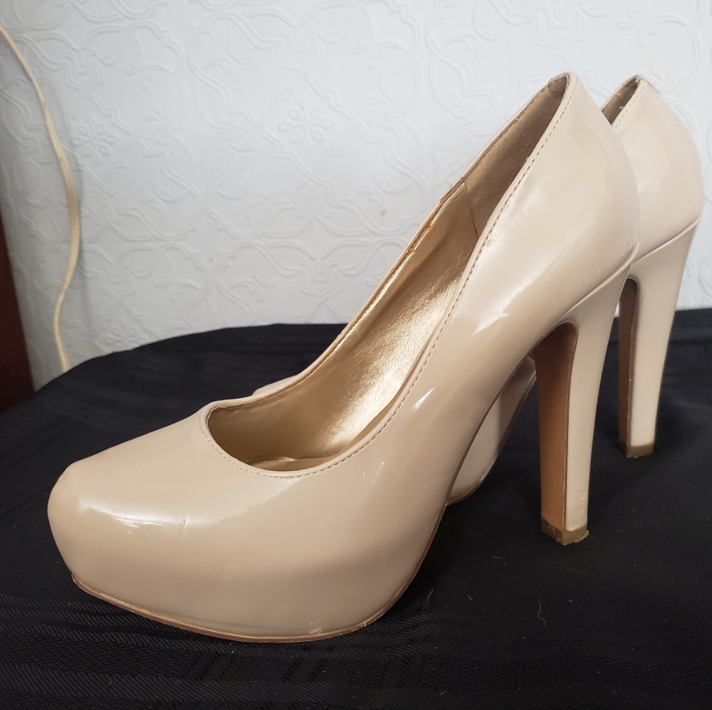 Guess Pumps 5" Heel in Nude